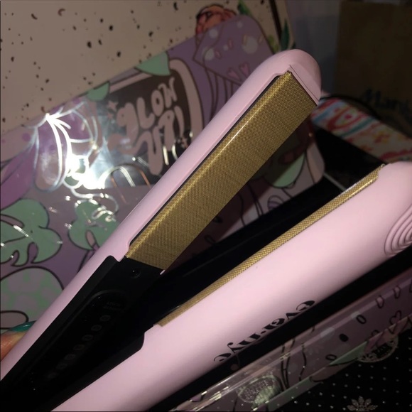 COPY - Eva Nyc limited edition flat iron new in special edition case ulta exclu… - Picture 2 of 11